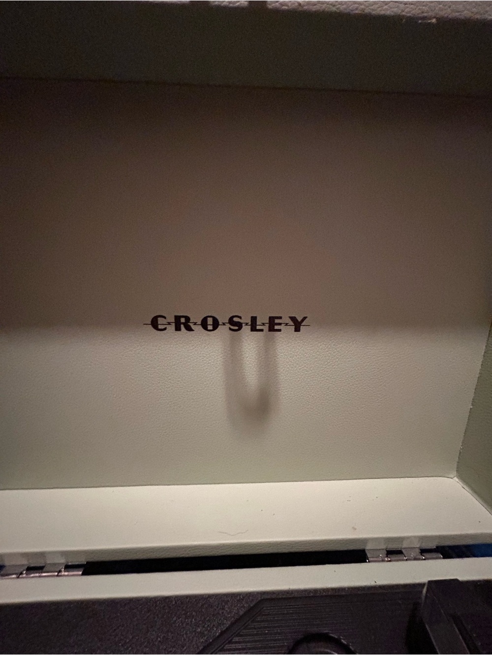 Crosley Cream Portable Record Player Case with Top Handle - Picture 7 of 12
